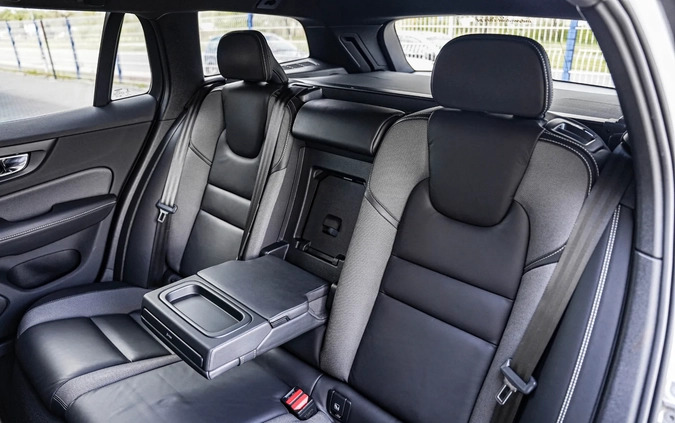 Volvo V60 cena 99900 przebieg: 190000, rok produkcji 2020 z Świdnica małe 781